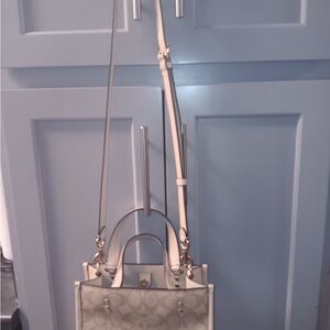 EUC 3-way Limited Ed Lunar New Year (Year of the Dragon) Dempsey Tote 22